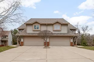 512 Frederick Ct, Oconomowoc, WI 53066 - Photo 3