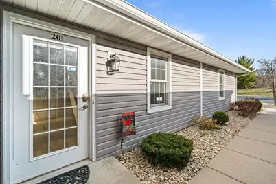 218  Potter Rd #201, Elkhorn, WI 53121 - Photo 7