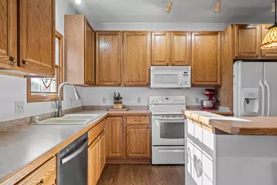 218  Potter Rd #201, Elkhorn, WI 53121 - Photo 13