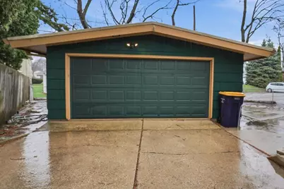 2177 S 80th St, West Allis, WI 53219 - Photo 31