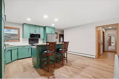 2177 S 80th St, West Allis, WI 53219 - Photo 7