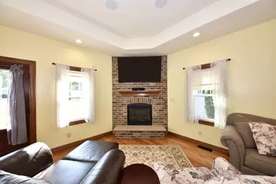 W269N2762  Lelah Ave, Pewaukee, WI 53072 - Photo 9