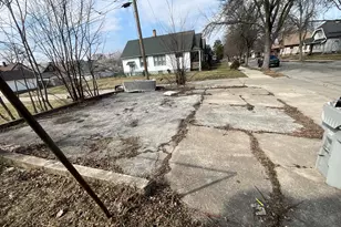 2450 W Keefe Ave, Milwaukee, WI 53206 - Photo 25