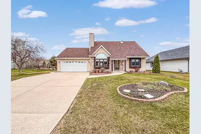 7236 S Hillendale Dr, Franklin, WI 53132 - Photo 1