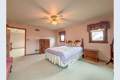 7236 S Hillendale Dr, Franklin, WI 53132 - Photo 17