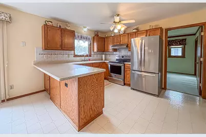 7236 S Hillendale Dr, Franklin, WI 53132 - Photo 11