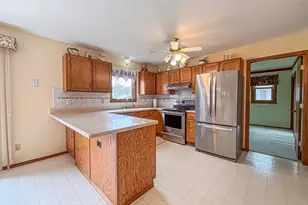 7236 S Hillendale Dr, Franklin, WI 53132 - Photo 11