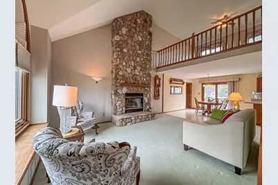 7236 S Hillendale Dr, Franklin, WI 53132 - Photo 3