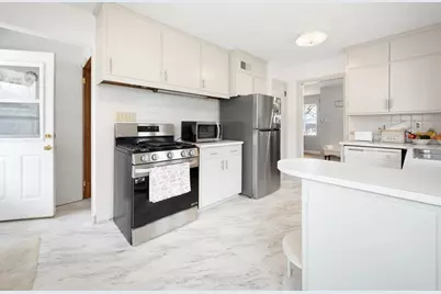 310  Hyde Park Ave, Waukesha, WI 53188 - Photo 7