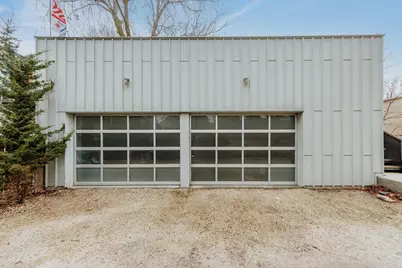 1730 N Franklin Pl, Milwaukee, WI 53202 - Photo 15