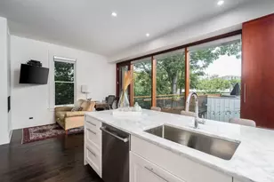 1730 N Franklin Pl, Milwaukee, WI 53202 - Photo 5