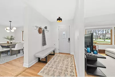 8330 W Meinecke Ave, Wauwatosa, WI 53213 - Photo 11