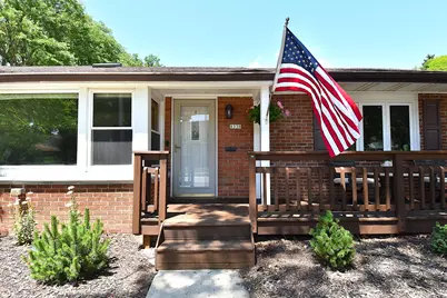 8330 W Meinecke Ave, Wauwatosa, WI 53213 - Photo 9