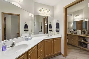 N80W17455 Robin Cir, Menomonee Falls, WI 53051 - Photo 15