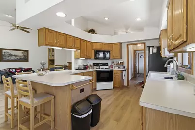 N80W17455  Robin Cir, Menomonee Falls, WI 53051 - Photo 5