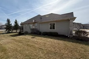 6837 W Greyhawk Ct, Franklin, WI 53132 - Photo 5
