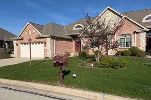 6837 W Greyhawk Ct, Franklin, WI 53132 - Photo 3