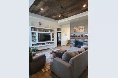 124  Fox Trl, Hilbert, WI 54129 - Photo 3