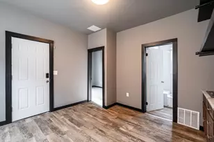 3127 W Garfield Ave, Milwaukee, WI 53208 - Photo 17