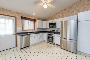 9950 11th Ave, Pleasant Prairie, WI 53158 - Photo 3