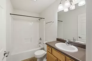 N16W26521 Meadowgrass Cir, Pewaukee, WI 53072 - Photo 23