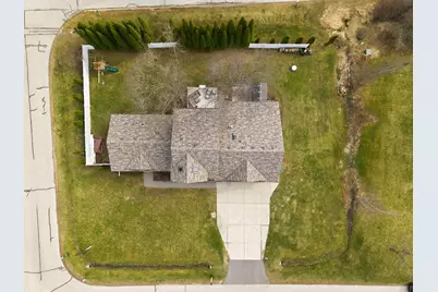 1633 W Eleanor Pl, Mequon, WI 53092 - Photo 53