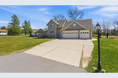 1633 W Eleanor Pl, Mequon, WI 53092 - Photo 3