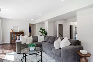 1633 W Eleanor Pl, Mequon, WI 53092 - Photo 13