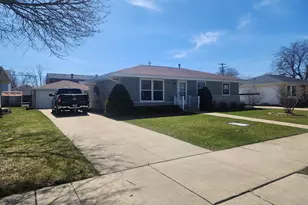 725 Sydney Dr, Racine, WI 53402 - Photo 3