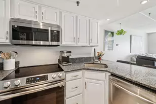 270 E Highland Ave, Milwaukee, WI 53202 - Photo 11