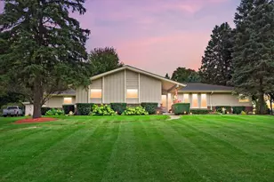 N8W27287 Woodridge Ln, Pewaukee, WI 53188 - Photo 1