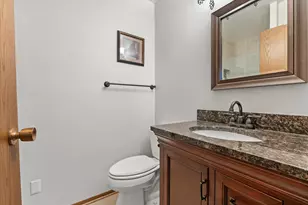 N8W27287 Woodridge Ln, Pewaukee, WI 53188 - Photo 25