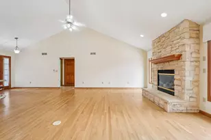 16605 W Sumerland Ct, New Berlin, WI 53151 - Photo 7