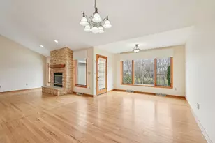 16605 W Sumerland Ct, New Berlin, WI 53151 - Photo 9