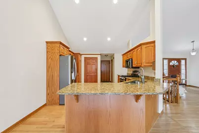 16605 W Sumerland Ct, New Berlin, WI 53151 - Photo 9