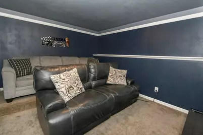 W231N7020  Homestead Ct, Sussex, WI 53089 - Photo 5