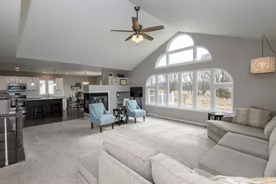 W231N7020  Homestead Ct, Sussex, WI 53089 - Photo 3