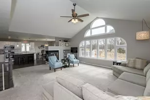 W231N7020 Homestead Ct, Sussex, WI 53089 - Photo 3