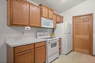 6235 Walnut Ln, Cudahy, WI 53110 - Photo 9