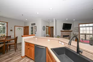 9267 S 54th St, Franklin, WI 53132 - Photo 9