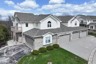 9267 S 54th St, Franklin, WI 53132 - Photo 3