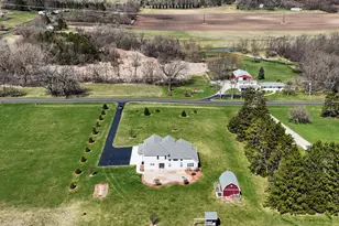 W1097 Spring Prairie Rd, Spring Prairie, WI 53105 - Photo 43