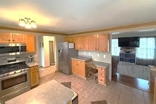 1661 Falcon Dr, Hartford, WI 53027 - Photo 5