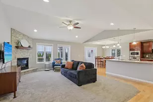 208 Steeple Ct, Johnson Creek, WI 53038 - Photo 5