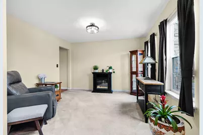 W134N6585  Lilly Creek Dr, Menomonee Falls, WI 53051 - Photo 7