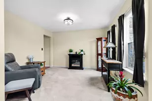 W134N6585 Lilly Creek Dr, Menomonee Falls, WI 53051 - Photo 7