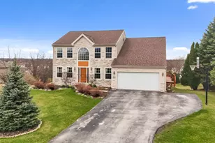 W134N6585 Lilly Creek Dr, Menomonee Falls, WI 53051 - Photo 1