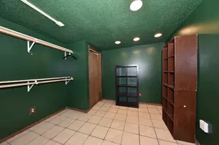 10529 W Caldwell Ave, Milwaukee, WI 53225 - Photo 27