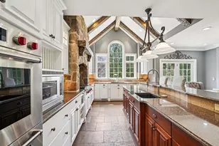 21065 Bradford Ln, Brookfield, WI 53045 - Photo 7