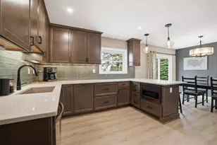 N64W15472 Sunny Dale Dr, Menomonee Falls, WI 53051 - Photo 5